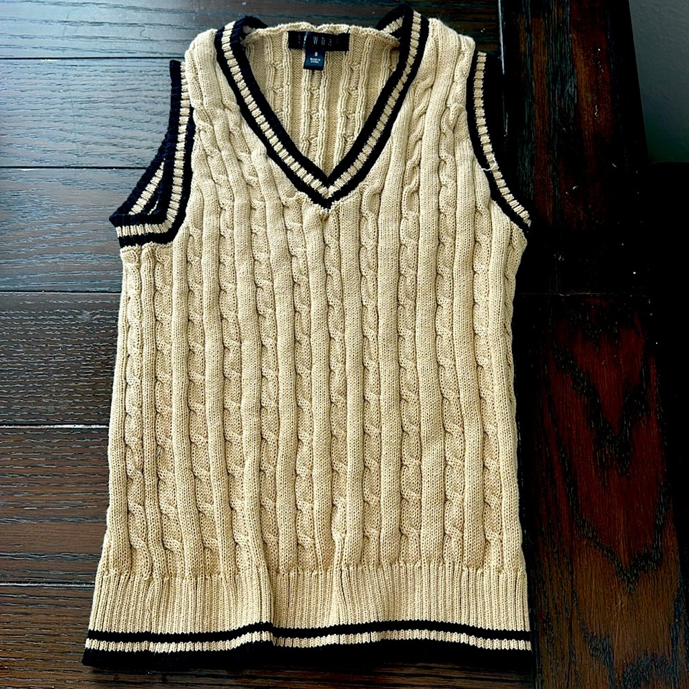 Sleeve less sweater size small